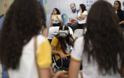 Cagece na Bienal: óculos de realidade virtual vira atração no evento