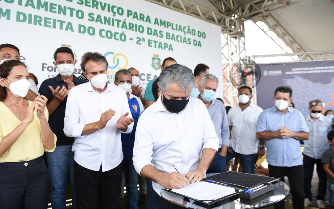 Ampliação da rede de esgoto em oito bairros de Fortaleza vai beneficiar mais de 100 mil pessoas